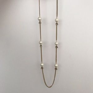 Long necklace with pearls