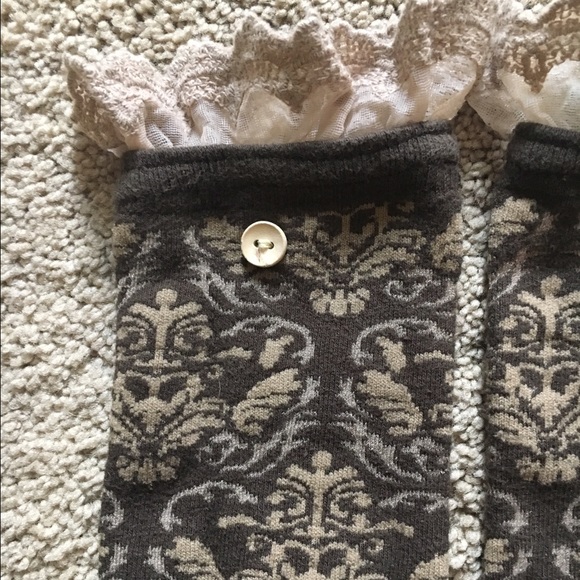 ❗️SOLD❗️Frilly knee-highs - Picture 2 of 2