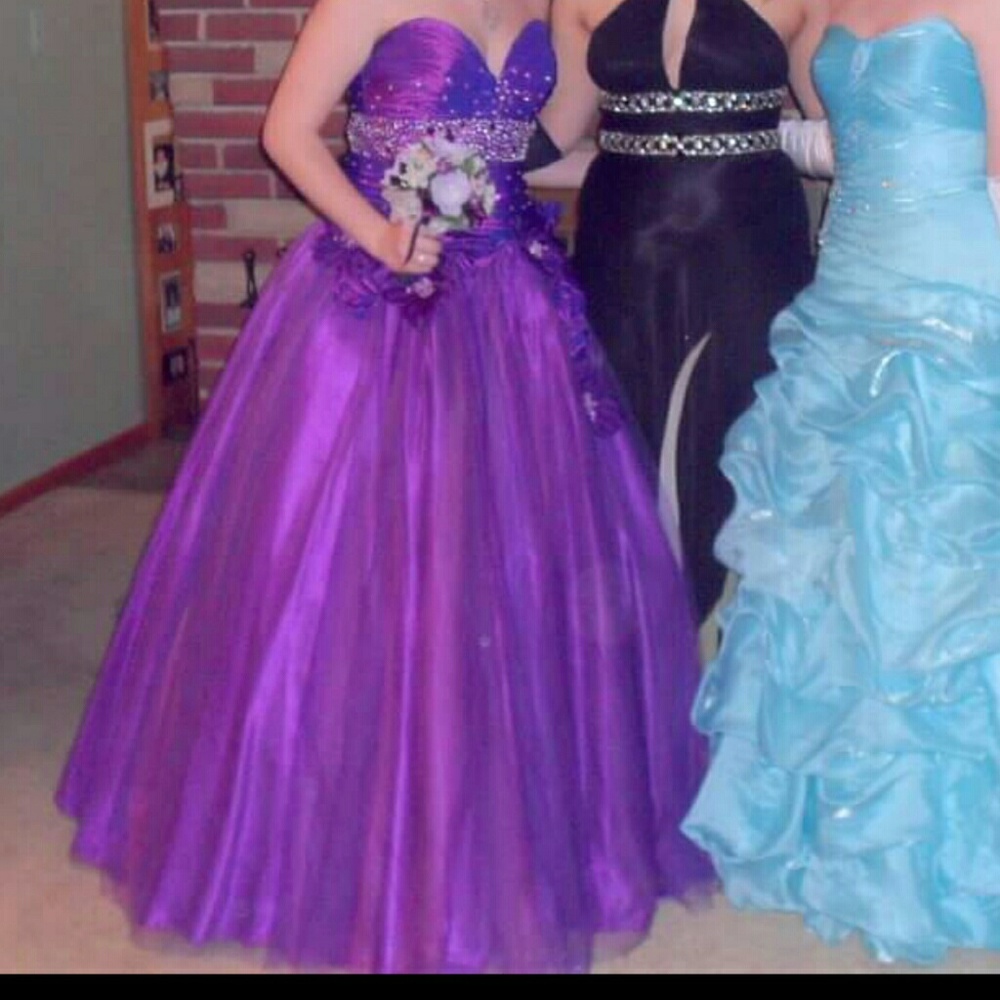 Purple prom dress !!