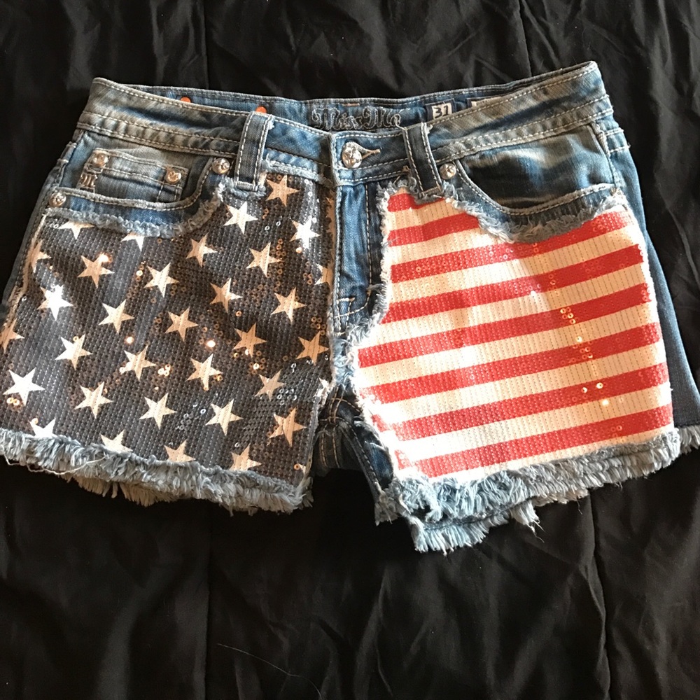 Miss me jeans shorts with flag decals on the front