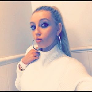 Meet your Posher, Carlie