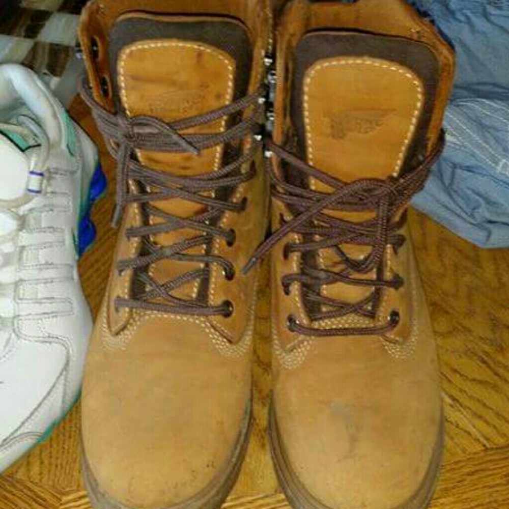 Red wings