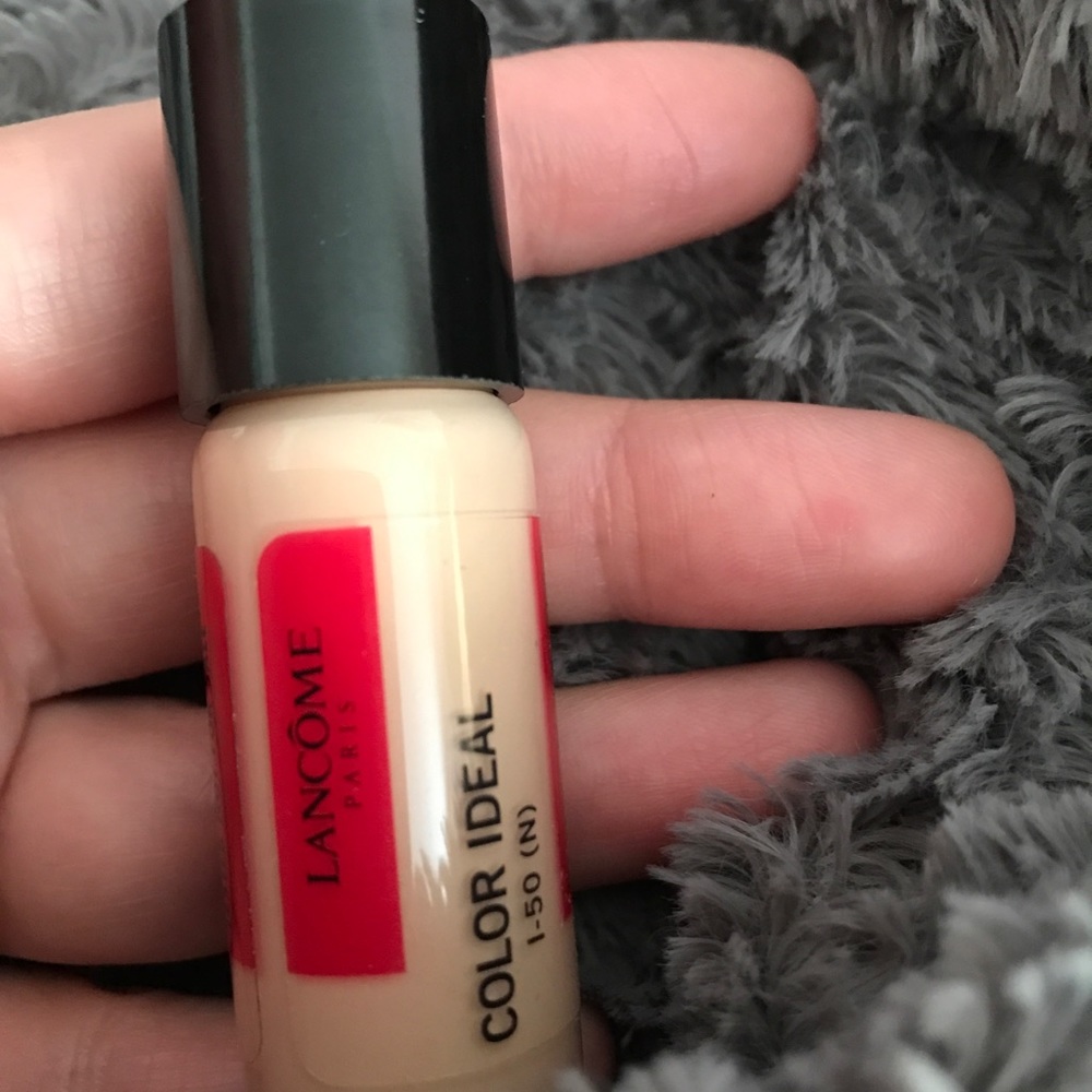 SOLD $12 Eye shadow ,power poudre, skin cover up