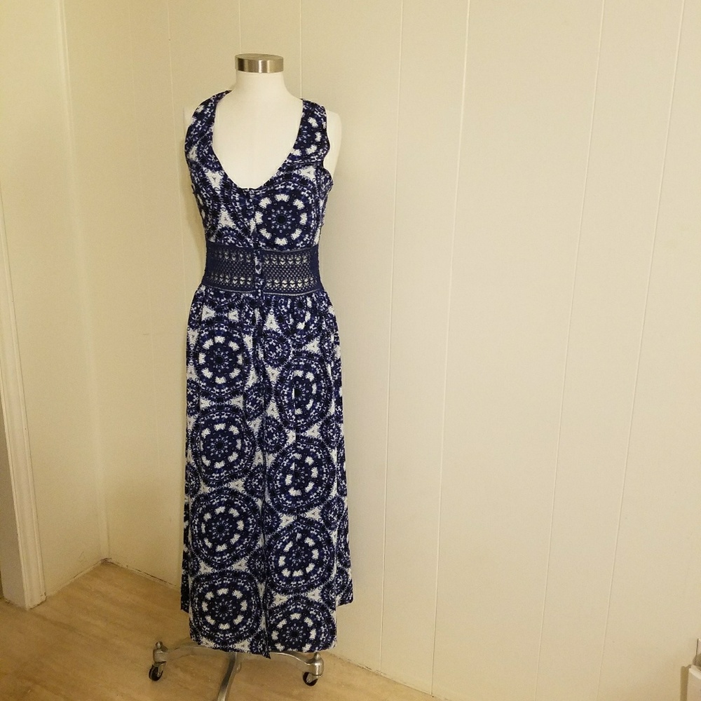 ⚡🎈➡️Maxi Dress Featuring a crochet inlay at waist