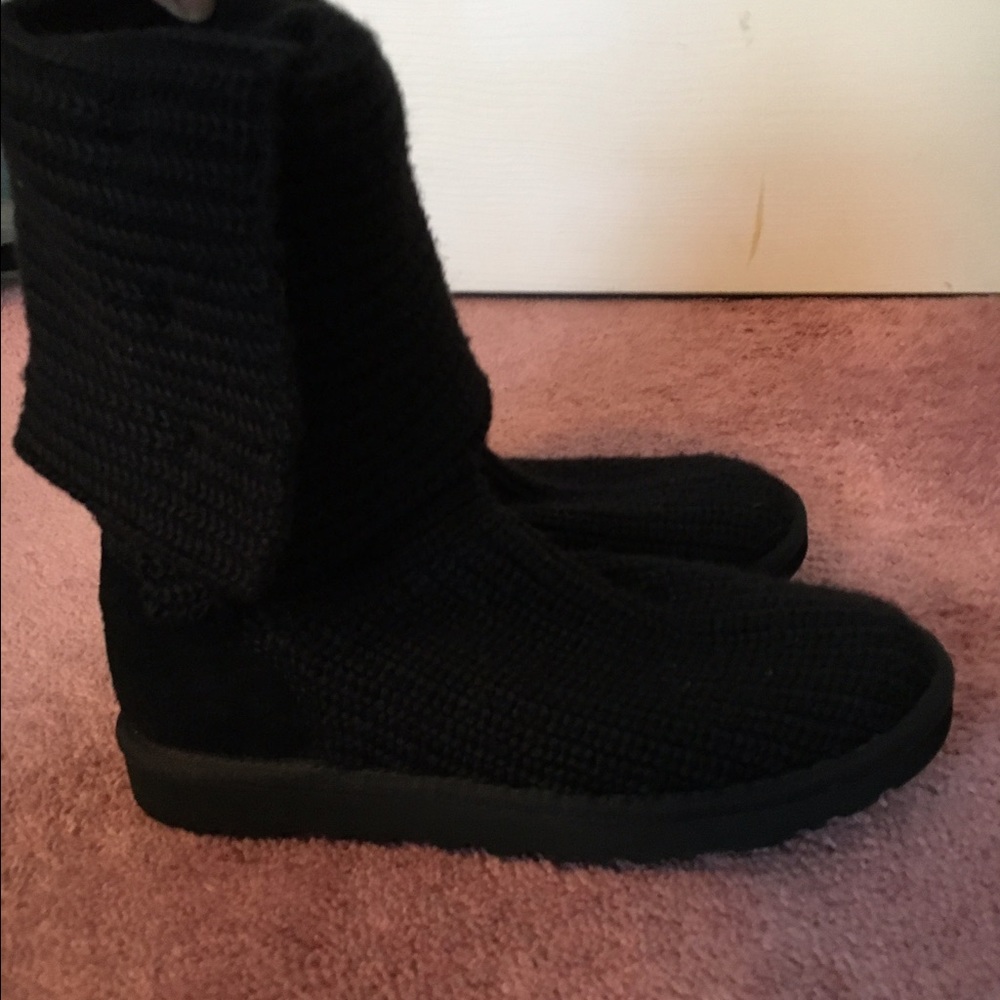 New and never worn black knit ugg boots