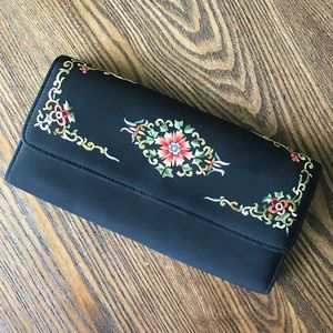 Vintage embroidered clutch purse