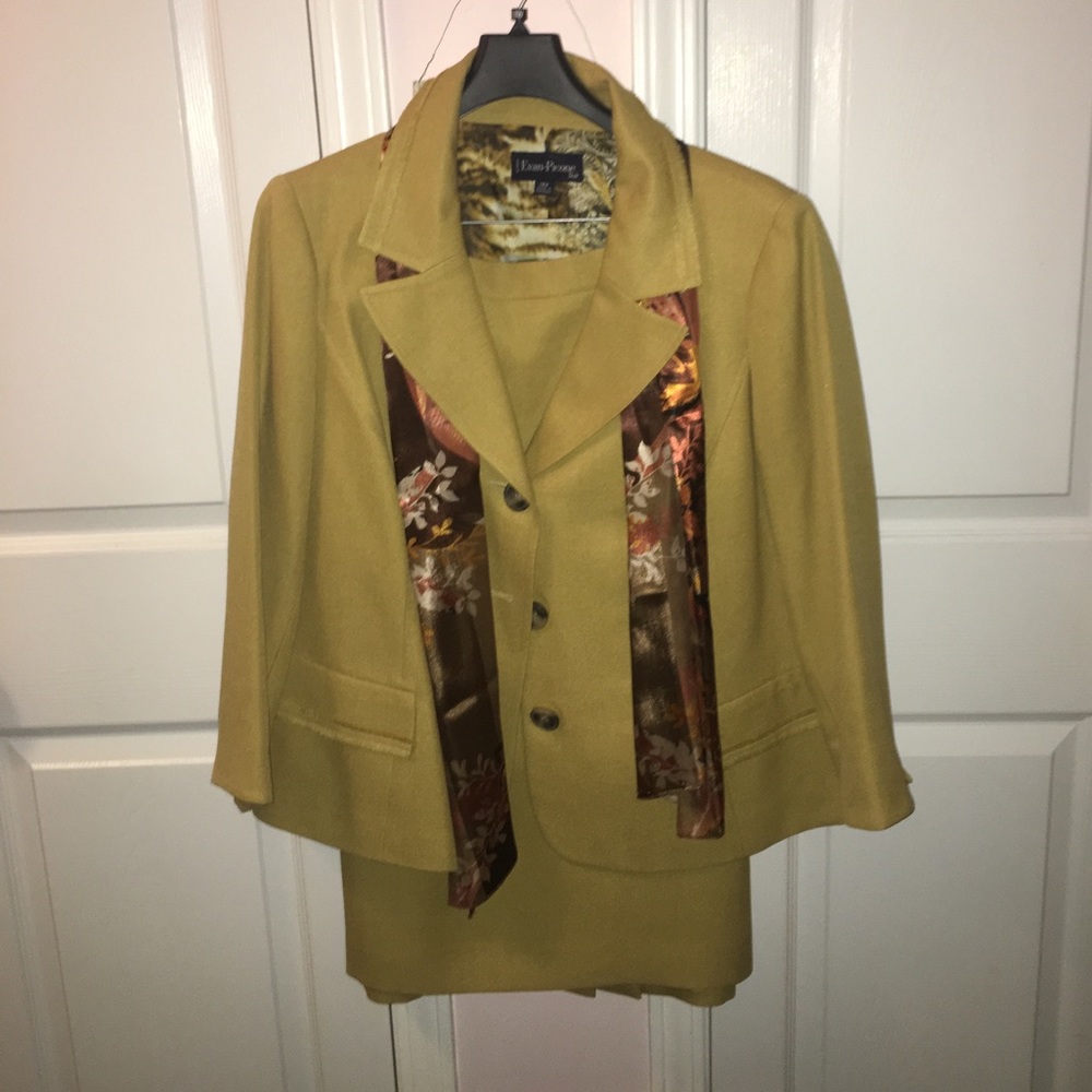Two piece Evan-picone suit
