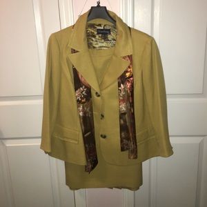 Two piece Evan-picone suit