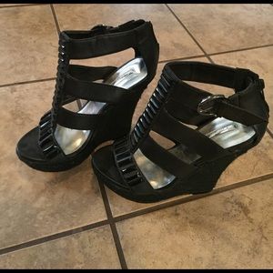 Black wedge shoes