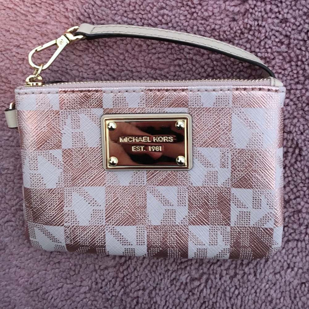 Micheal kors wristlet, brand new, never used