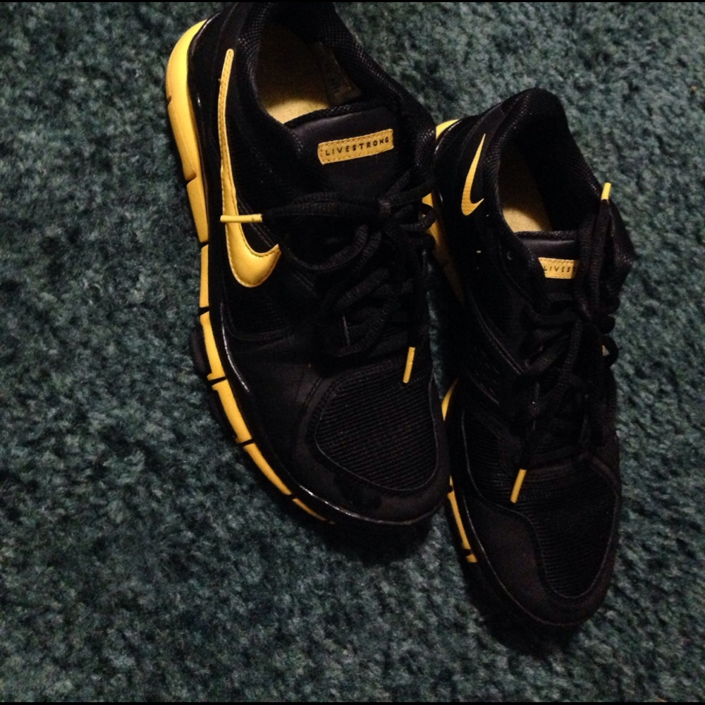 Livestrong nike's