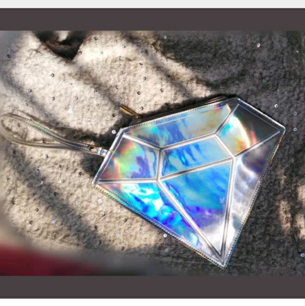💎Gorgeous Halographic Diamond Clutch/Wristlet!💎 - Picture 3 of 4