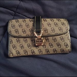 Dooney & Bourke wallet