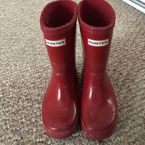 Red hunter boots for toddler