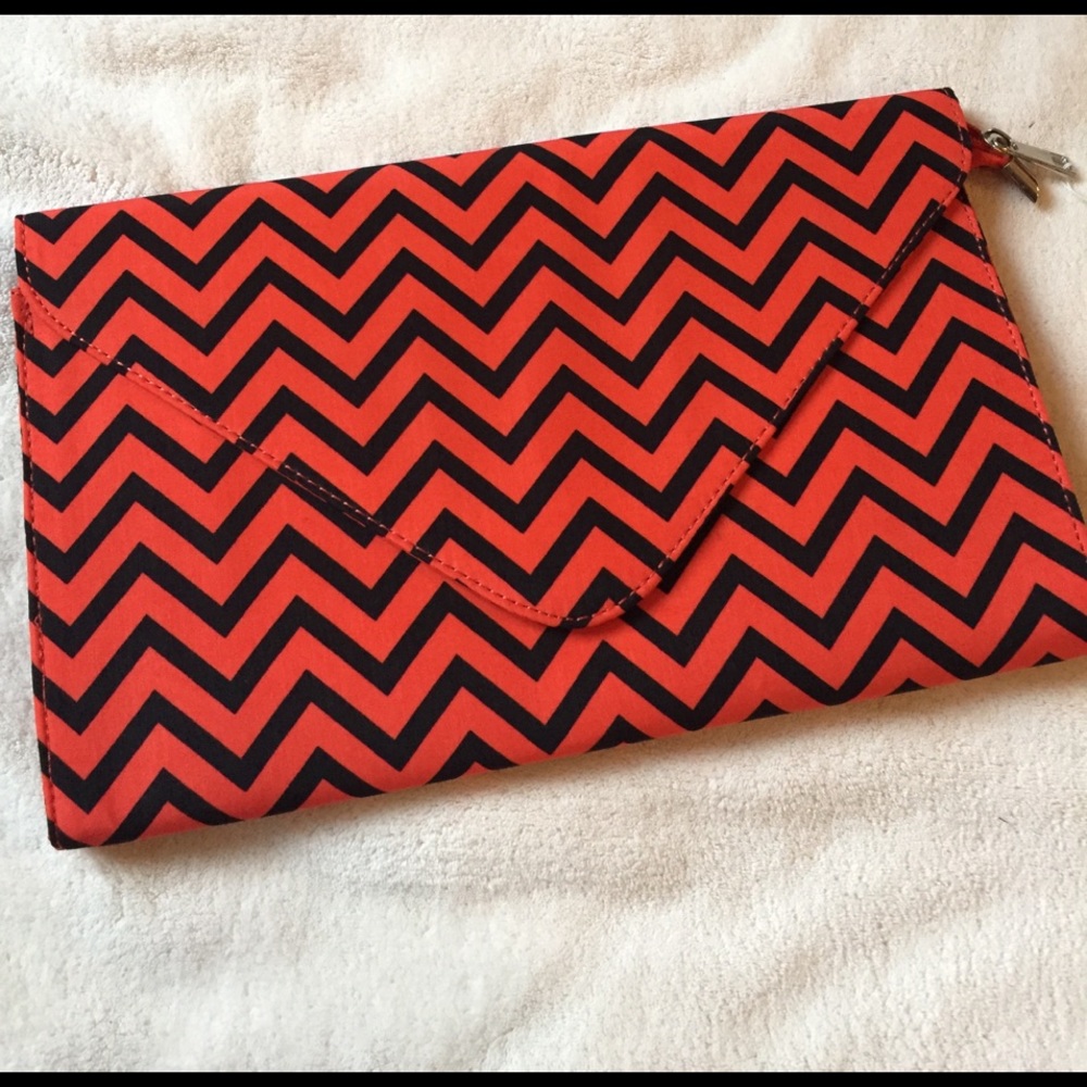 Chevron envelope clutch purse NWOT