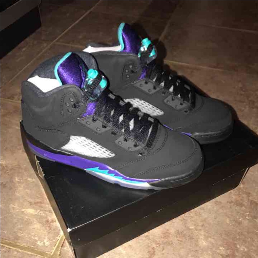 NEW jordan retro 5 black grape size 5y