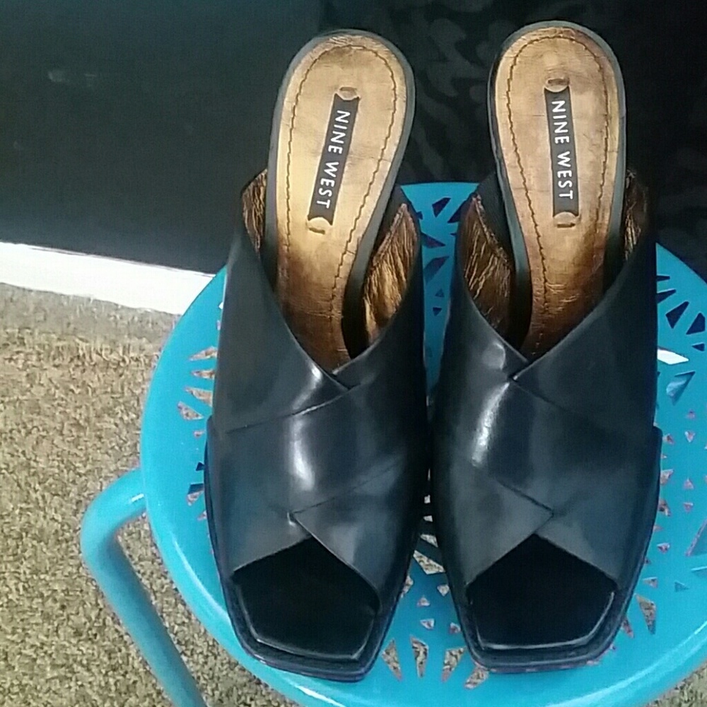 Shoes - Picture 4 of 5
