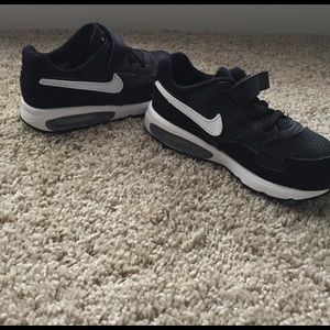 Toddler Nike tennis shoes