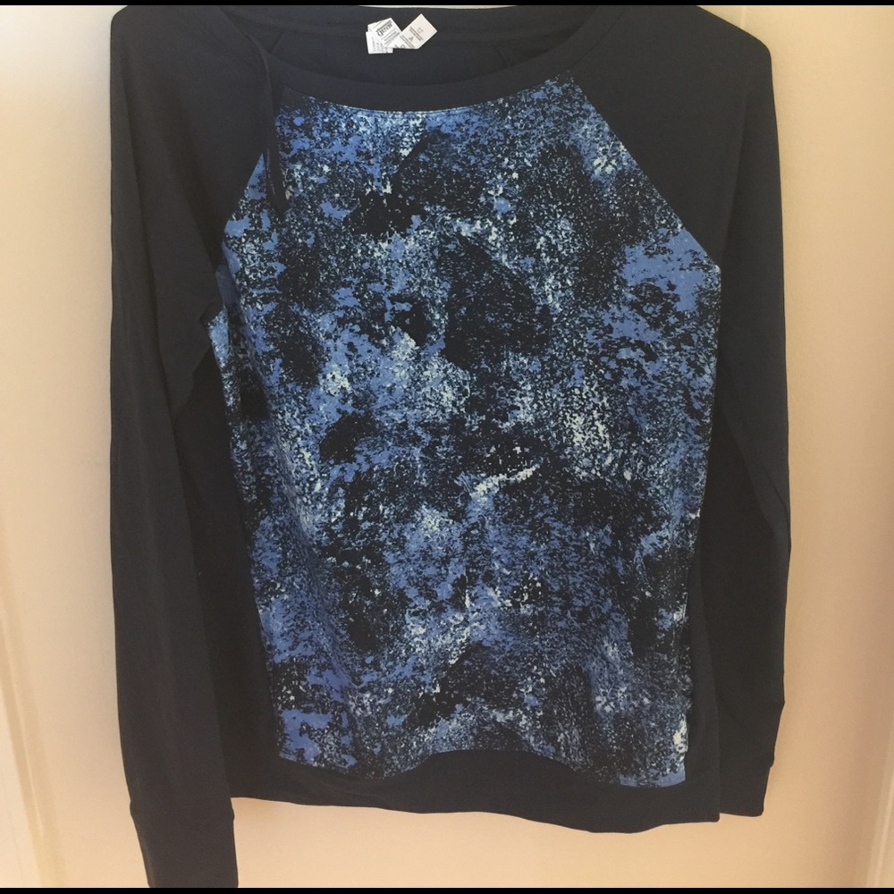 Activewear Under Armour fitted sweater