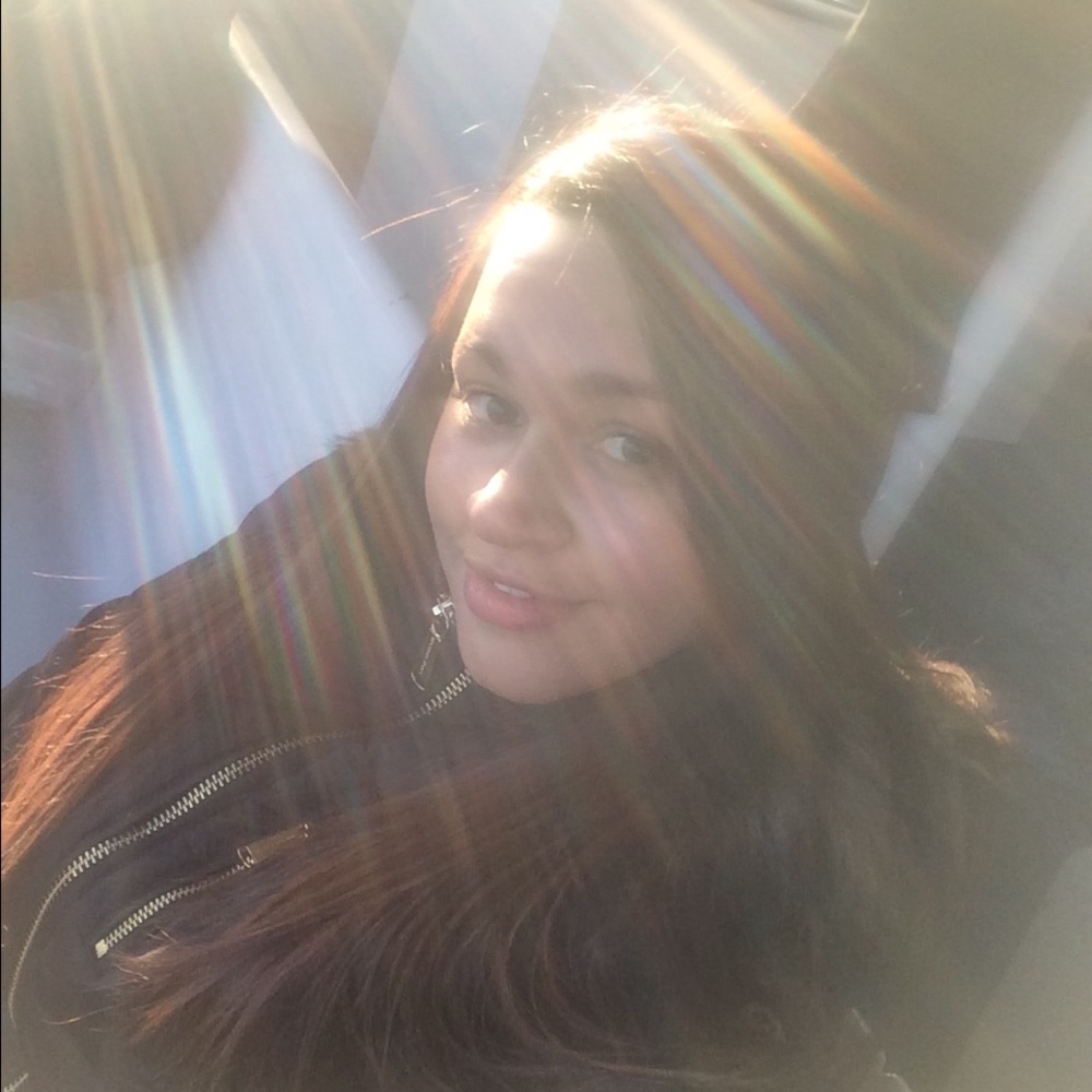 Meet your Posher, Laura