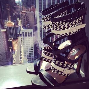 Schutz Sandals Size 10 new with box and dust bag