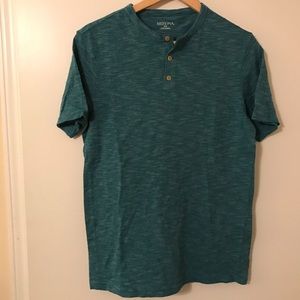 Men's three button t-shirt