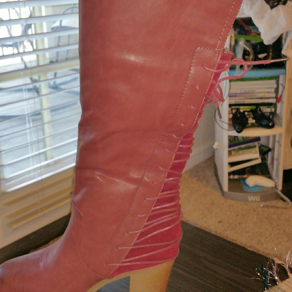 Bucco burgandy boots Size 8.5, new