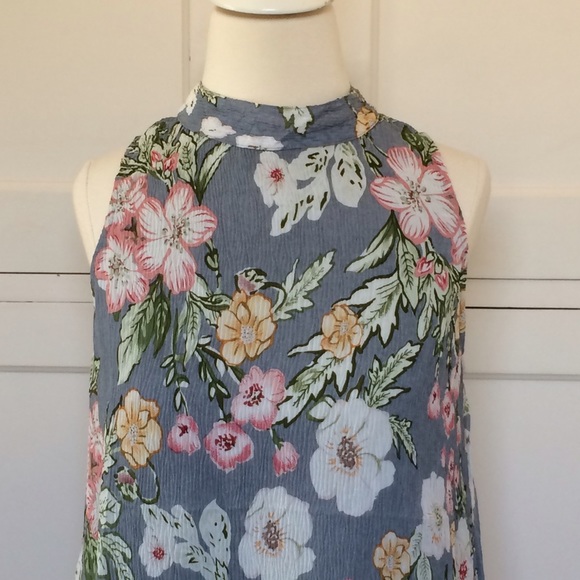 LIMITED TIME ONLY! Grey Floral Swing Dress - Picture 4 of 8