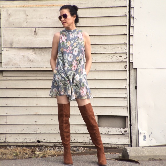 LIMITED TIME ONLY! Grey Floral Swing Dress - Picture 8 of 8