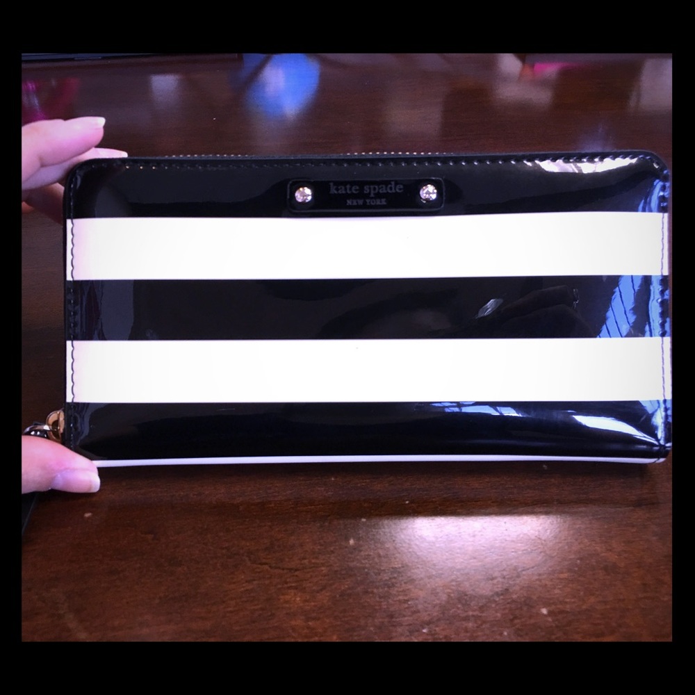 ♠️ Kate Spade Patent Leather Continental wallet ♠️