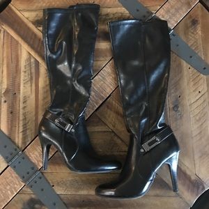 Knee-high faux leather leather black boots