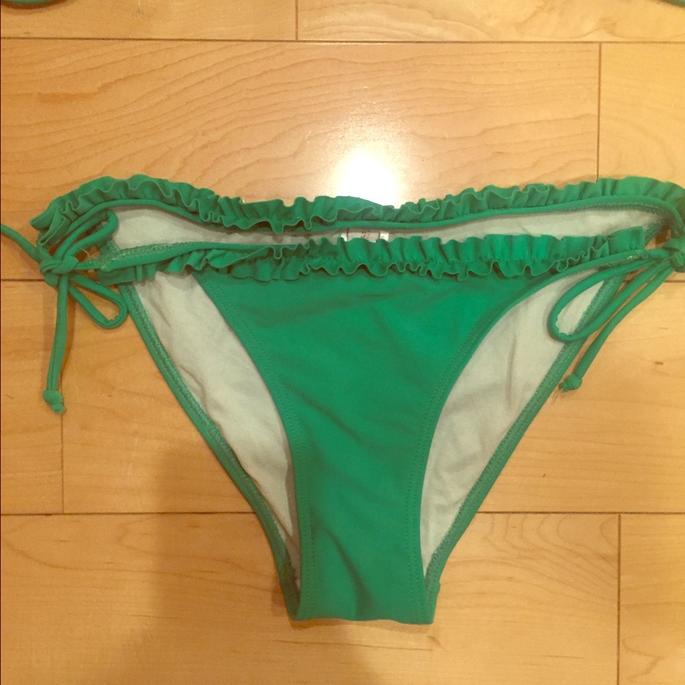 2 Chillies Ruffled Bikini Size Small (Byron Bay) - Picture 3 of 6