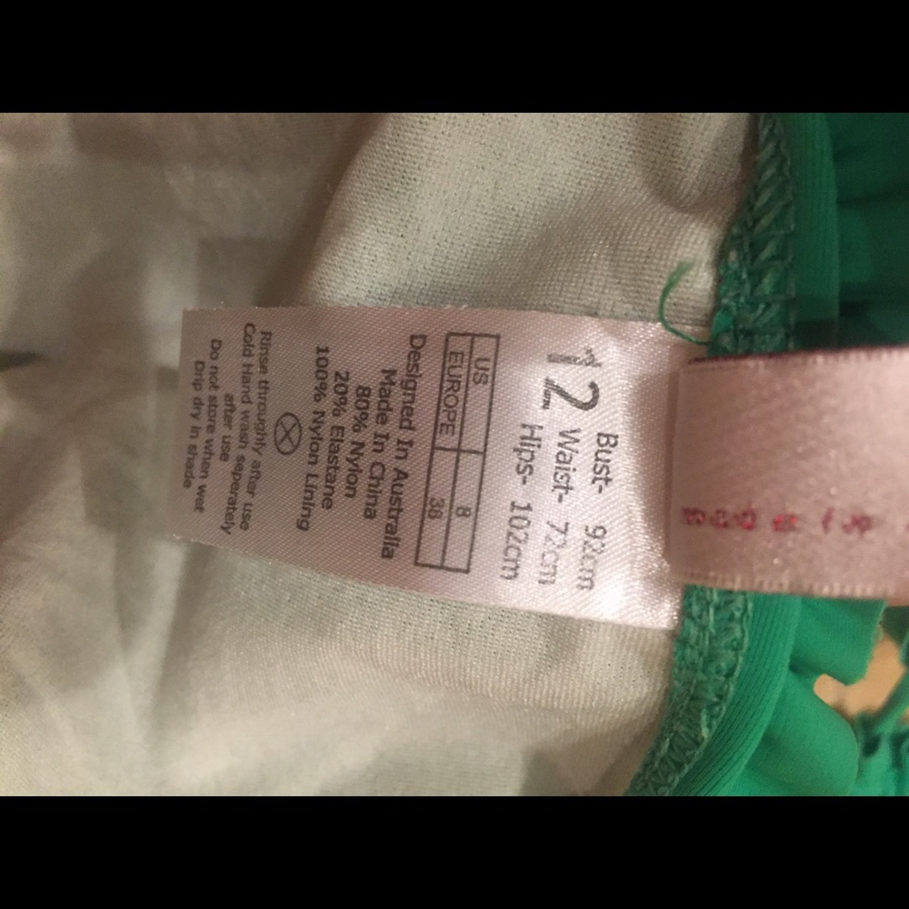 2 Chillies Ruffled Bikini Size Small (Byron Bay) - Picture 5 of 6