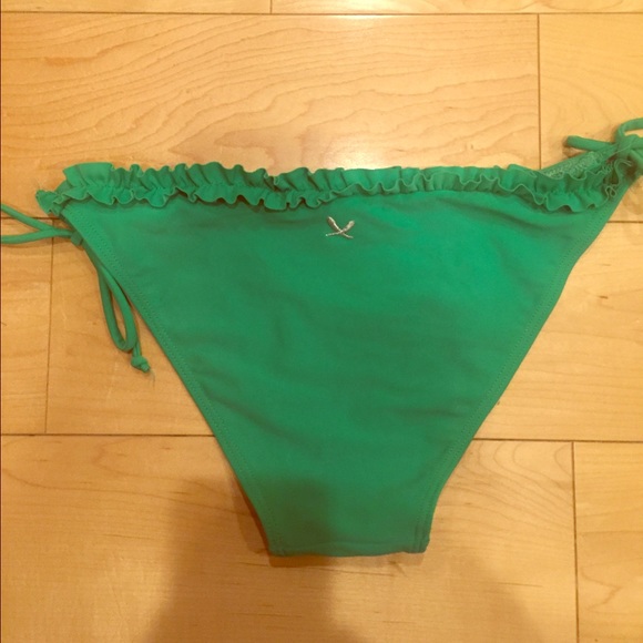 2 Chillies Ruffled Bikini Size Small (Byron Bay) - Picture 6 of 6