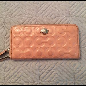 Signature COACH PATENT LEATHER WALLET