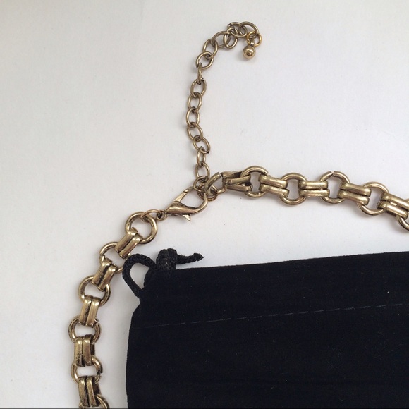 Gold tone and green stone statement necklace - Picture 3 of 3