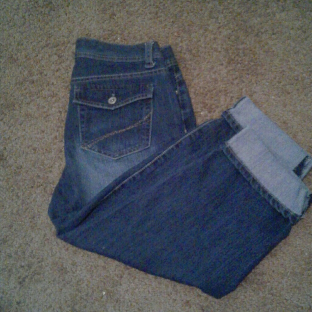 🤗NWOT..womens.JEANS....CAPRI STYLE..🤗