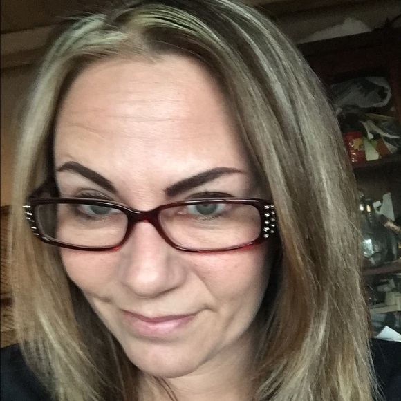 Meet your Posher, Beth - Picture 5 of 8