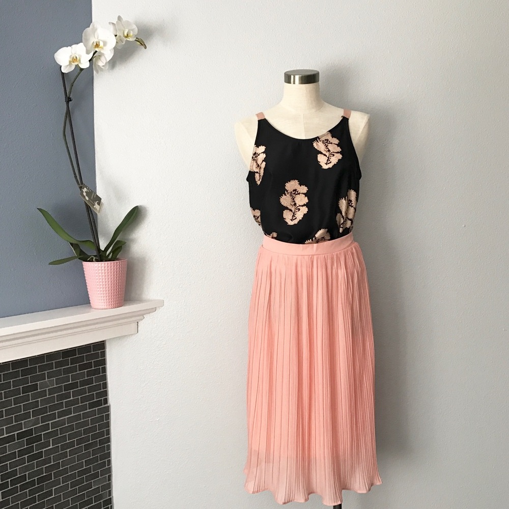 ✨Mth Degree✨Floral Beige & Black Tank - Picture 6 of 7