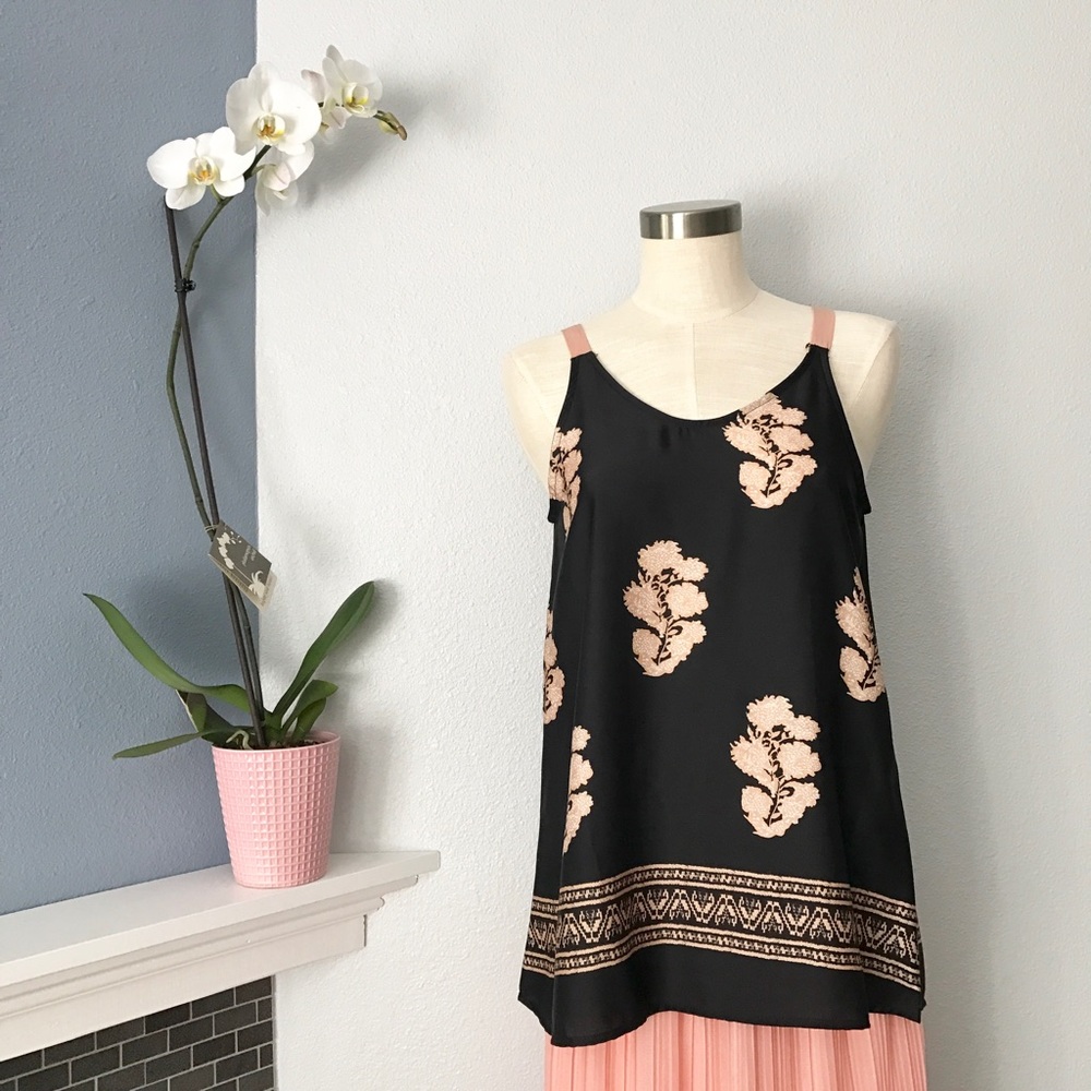 ✨Mth Degree✨Floral Beige & Black Tank - Picture 2 of 7