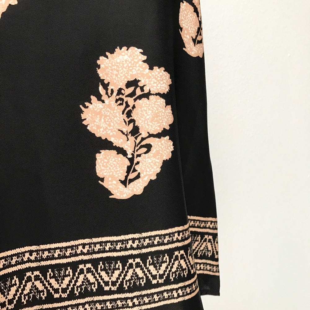 ✨Mth Degree✨Floral Beige & Black Tank - Picture 5 of 7