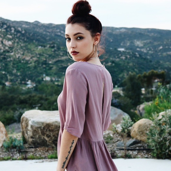 Luna Blouse with Open Back - Picture 3 of 4