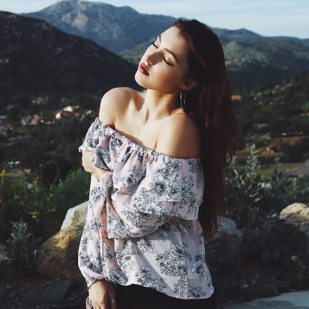 ❗️SALE❗️Faena Ruffled Floral Top - Picture 2 of 6