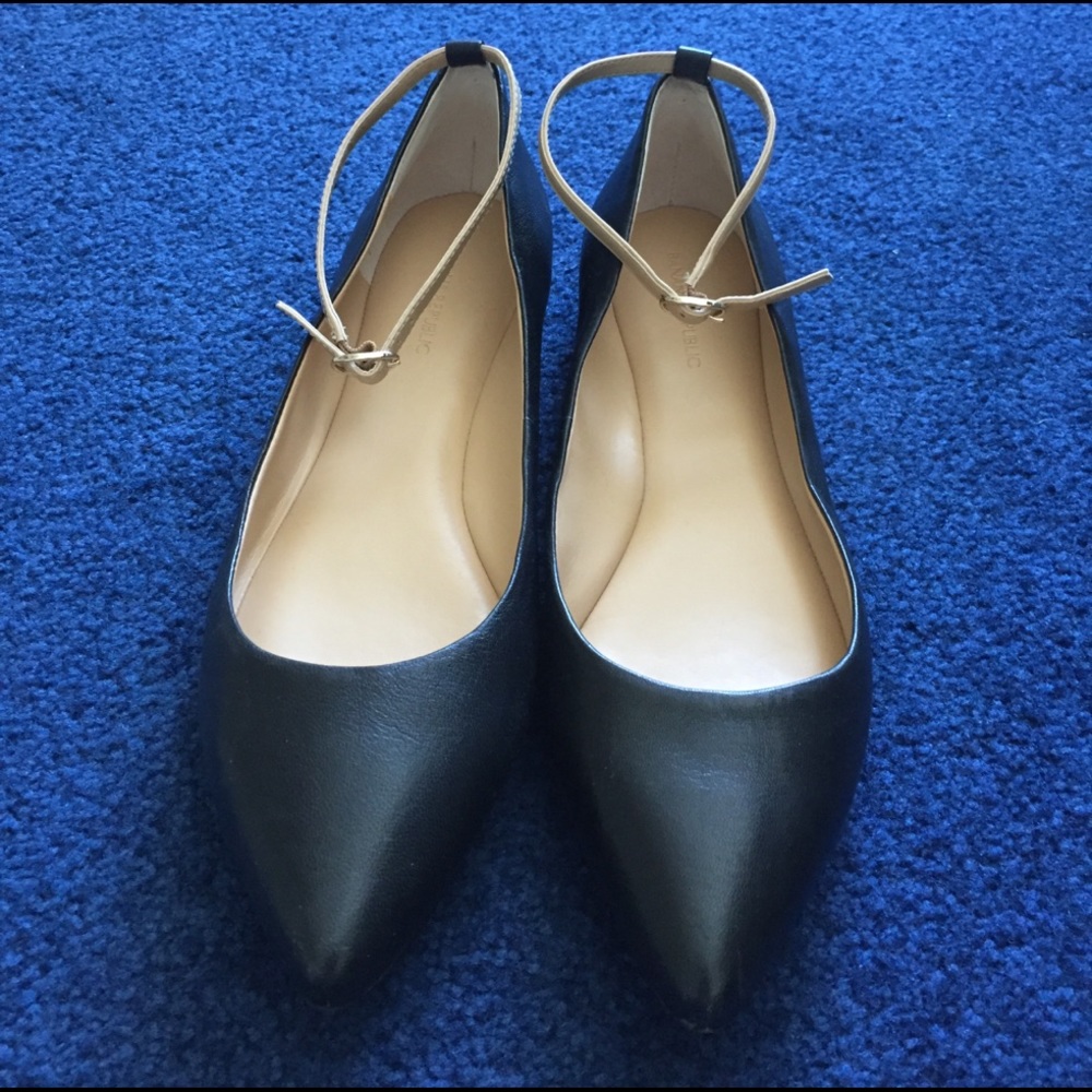 Banana republic black ankle strap flats