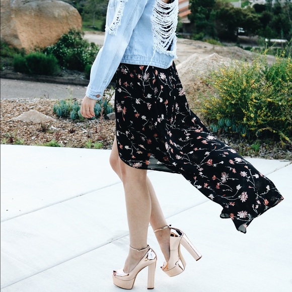 Luci High Low Dress in Black - Picture 3 of 5