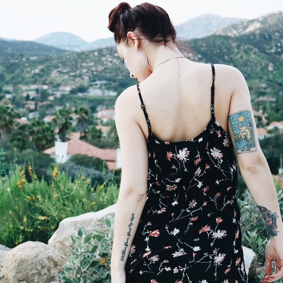 Luci High Low Dress in Black - Picture 4 of 5