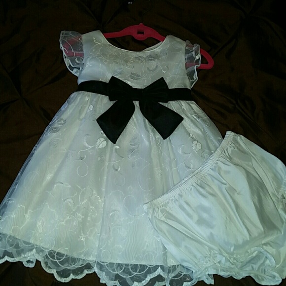 New cond/Easter or flower girls dress with panties - Picture 2 of 2