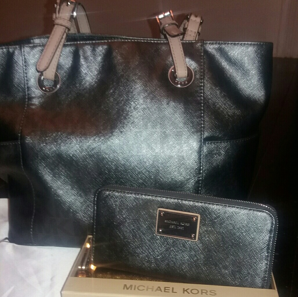 MICHAEL KORS JET SET TOTE & WALLET