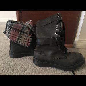 Triumph doc martens