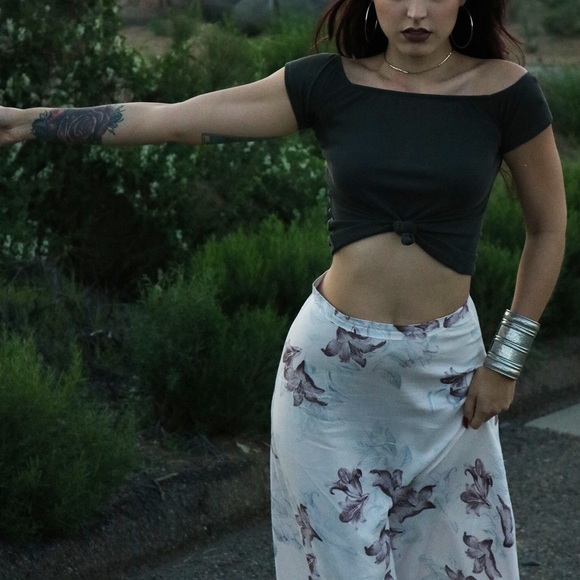 LuvDuv Off The Shoulder Crop Top - Picture 2 of 4